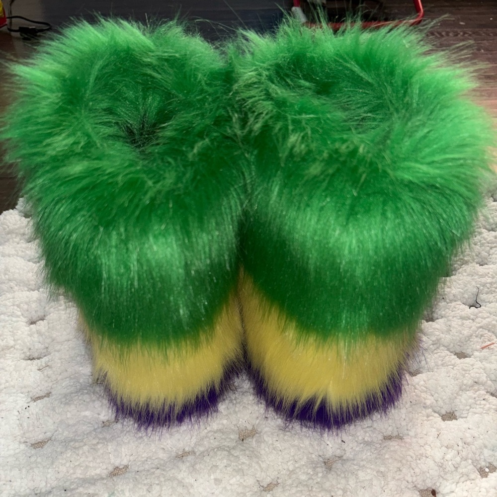 Mardi Gras Fur Boots - Picture 4 of 6